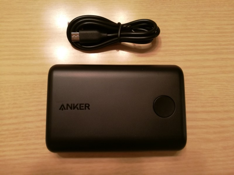 Anker PowerCore II 10000の外観と付属品の説明画像3