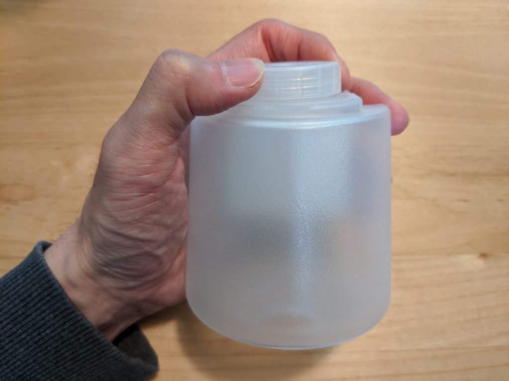 Umimileソープディスペンサーはボトルにはハンドソープの洗剤が250ml入り、一度満タンにすれば、約400回分の手洗いが可能です。